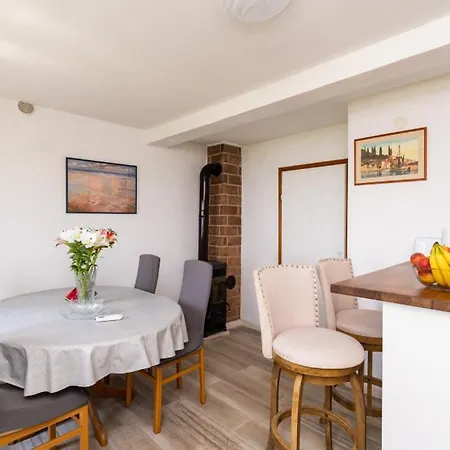 Kate Dubravica By Guide