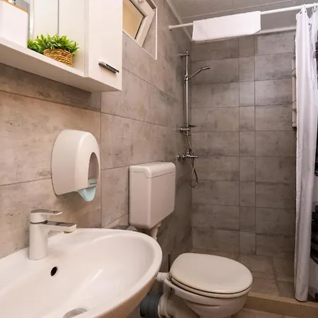 Kate Dubravica By Guide *