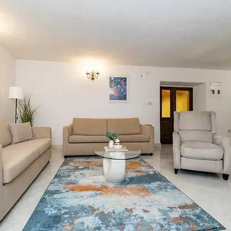 Kate Dubravica By Guide Villa