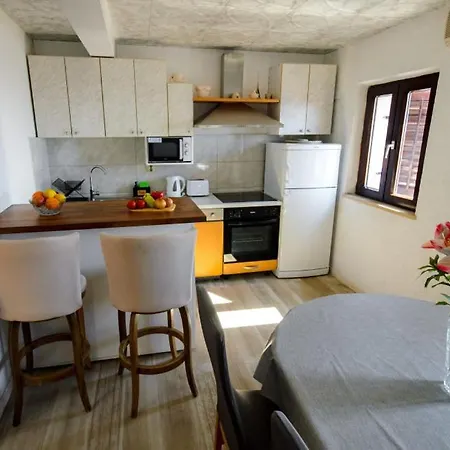 Kate Dubravica By Guide *