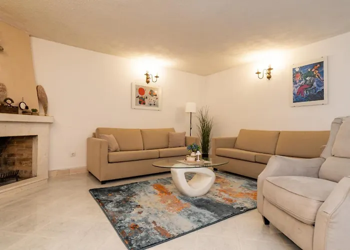 Kate Dubravica By Guide *