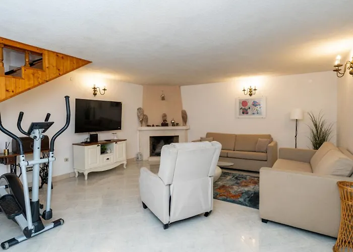 Kate Dubravica By Guide *