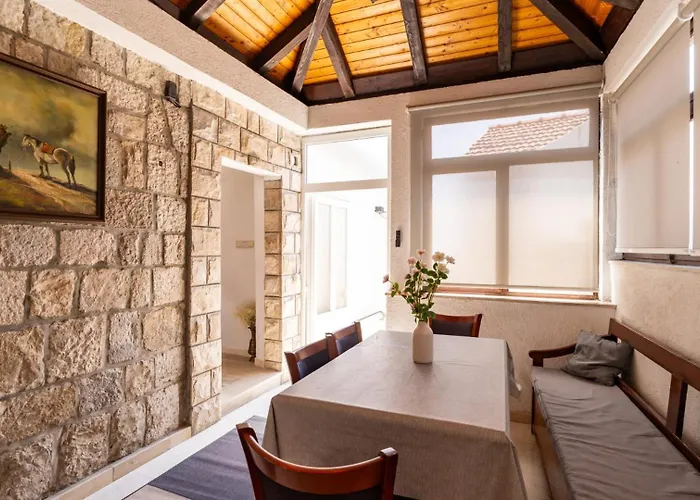 Kate Dubravica By Guide *